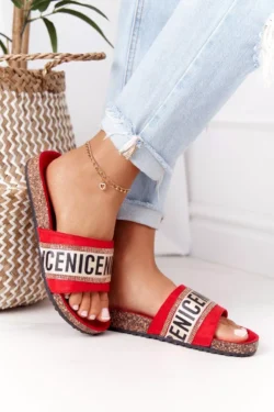 Šlepetės su kamštiniu padu ir raudonais kubiniais cirkoniais „Be Nice“