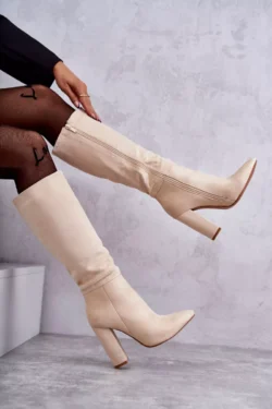 Klasikiniai zomšiniai aulinukai su kulniuku, smėlio spalvos Tressa