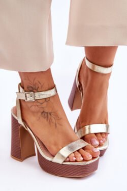 Odinės basutės ant storo platformos auksinės spalvos Marina