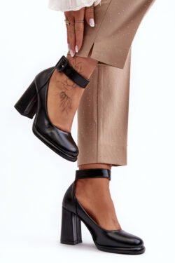 Sandaliai su kulnais ir sagtimi Juoda Idovana