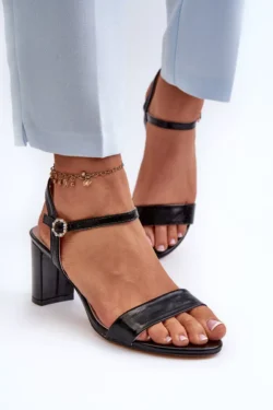 Juodos sandalės su kulnu Glindra