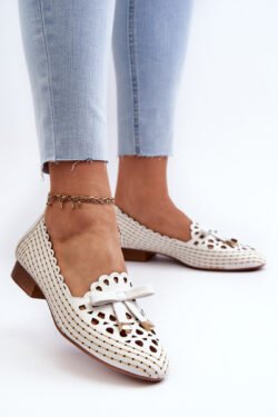 Balta moteriška balerina su iškirpte ir kaspinu Nestavia