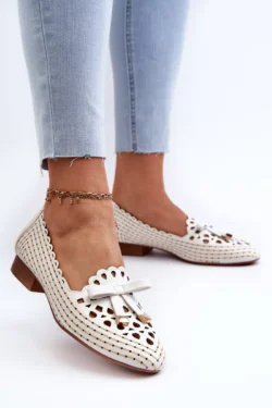 Balta moteriška balerina su iškirpte ir kaspinu Nestavia