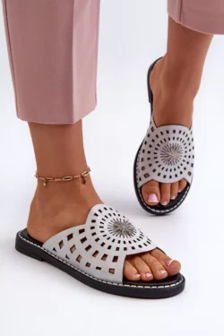 Blizgios moteriškos plokščios sandalės su sidabro ornamentu Ebirena