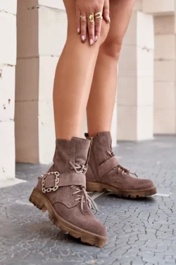 Zazoo 2951 suede bateliai su dekoratyvine sagtimi, tamsiai smėlio spalvos