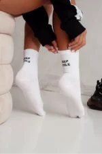 Moteriškos kojinės su užrašu Keep Smile baltos