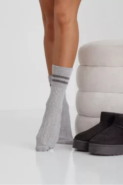 Moteriškos megztos kojinės su dirželiais, pilkos