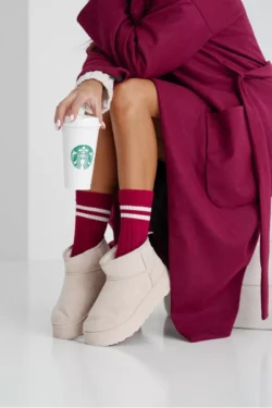 Moteriškos kojinės su pynimu ir bordinėmis juostelėmis