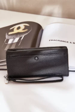 Didelė moteriška piniginė su reljefiniais elementais, ekologiška oda, juoda, Martiel