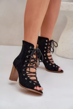 Aukštakulniai sandalai su auliniu ir raišteliais, juodi Ivelseki