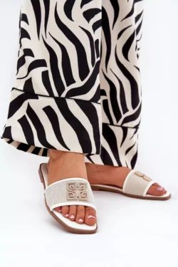 Elegantiškos moteriškos basutės su dekoracija ant plokščio kulno baltos spalvos Lovehia