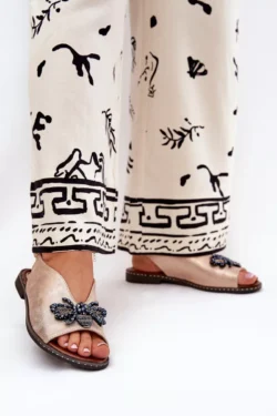 Žaismingos moteriškos basutės su dekoracija, plokščiu padu, rožinio aukso spalvos, Russona