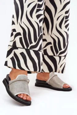 Moteriškos pleišto basutės su dekoratyviu dirželiu, sidabrinės Teriwes