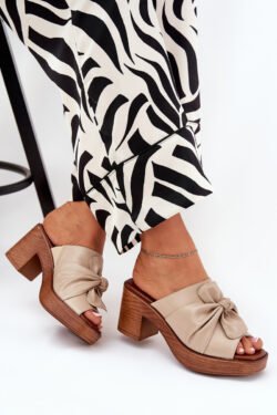 Lietuviškos moteriškos šlepetės su kulnu, pagamintos iš ekoodos, smėlio spalvos Kikilla