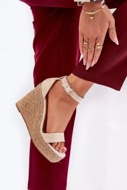 Moteriškos pleištukų basutės su pynimu, smėlio spalvos Adelio