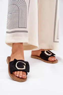 Moteriški plokščiapadžiai sandalai su dekoratyviniu elementu, juodi Nellodra