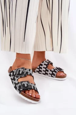 Moteriškos šlepetės su sagtimis ir blizgučiais juodos S.Barski RB51-006