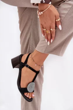 Odinės basutės su dekoracijomis D&A JC51-842 Juodos