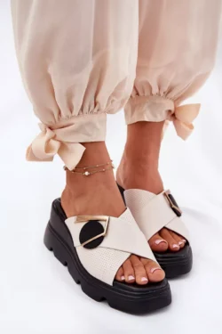 Eleganti moteriškos odinės šlepetės ant platformos su dekoracijomis, smėlio spalvos ARTIKER 56C1585