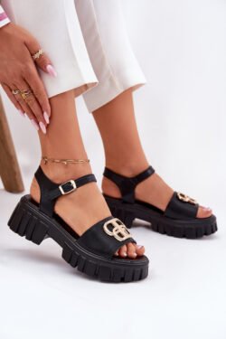 Moterims skirti odiniai sandalai su auksine detale Vinceza 79541 Juodi