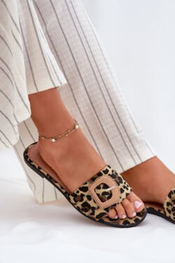 Plokščios moteriškos šlepetės su dekoratyviniu sagties raštu "Leopard Clariola"