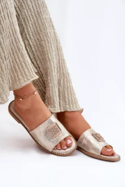 Moterims skirti sandalai su plokščiu kulnu ir puošyba KV51-089 Aukso