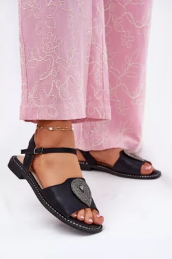 Moterims skirti plokščiapadžiai sandalai su dekoracija S.Barski KV51-098 Juodos