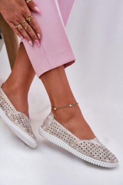 Chulieta zomšiniai perforuoti moteriški loaferiai aukso-pilki