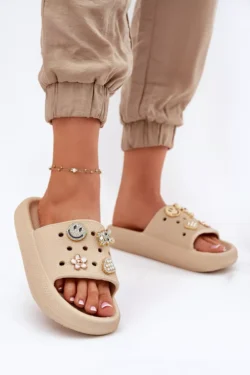 Moteriškos putplasčio šlepetės su papuošalais smėlio spalvos Vinceza 76055