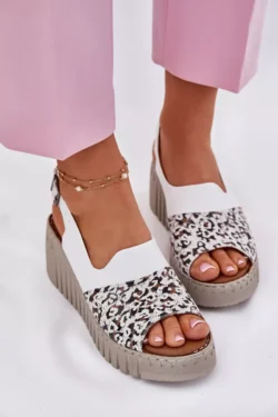 Moteriški sandalai "Artiker 56C0958", pagaminti iš natūralios baltos odos, su pleištu