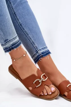 Moteriškos plokščios basutės su dekoratyviniu elementu, camel spalvos Amiresna