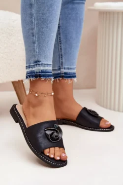 Moteriškos basutės su dekoratyviniu elementu KV51-007 juodos