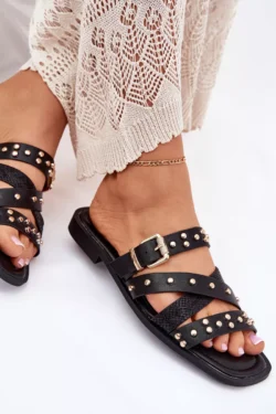 Moteriškos basutės ant plokščio kulno su dirželiais ir sagtimi, juodos Manitte