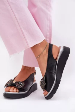 Moteriškos odinės basutės pleištu Zazoo 1882 juodos