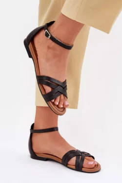 Moteriškos odinės basutės ant plokščio kulno Maciejka 07029-01 juodos