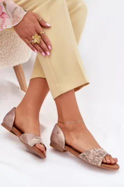 Moteriški odiniai sandalai ant plokščio kulno Maciejka 06947-25 Auksiniai