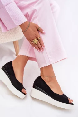 Moteriškos pleišto basutės iš ekologiško zomšo juodos spalvos Velira