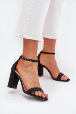 Blizgūs moteriški sandalai su kulnu juodi Kavina