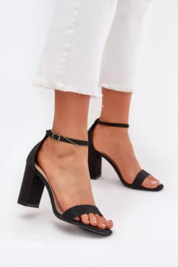 Blizgūs moteriški sandalai su kulnu juodi Kavina