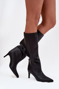 Batai per dideli? Kaip sumažinti batus 3 patarimai 8 Moteriški "Slip-On" su pašiltinimu ant kulno, juodos alyvuotos spalvos.