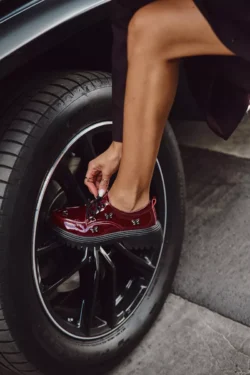 Moterims skirti patentuotos odos "Artiker" 57C0336 bordo spalvos loaferiai su sagtimis