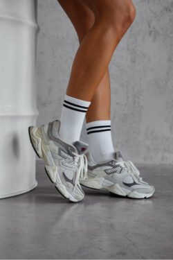 Moteriškos kojinės su dviem plonomis baltomis juostelėmis