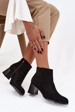 Moteriški aulinukai su storu kulnu, juodi dirbtinio zomšo batai "Marilou"