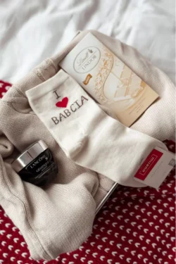 Moteriškos kojinės su užrašu I Love Babcia ecru