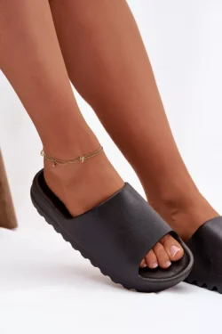 Moteriškos platforminės šlepetės juodos spalvos Olyria