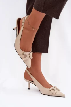 Moteriškos basutės ant kulno su dekoratyviniu elementu, šviesiai smėlio spalvos Brienne