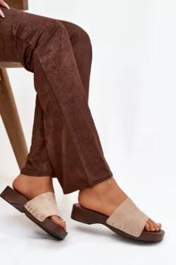 Moteriški šlepetės su auksiniais vinimis, smėlio spalvos Ferinna