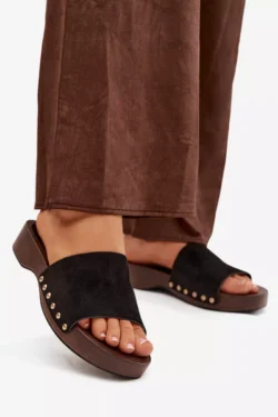 Moteriškos šlepetės su auksiniais kniedėmis, juodos spalvos, Ferinna