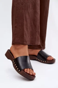 Moteriškos šlepetės su auksiniais kniedėmis Juodos Terissa