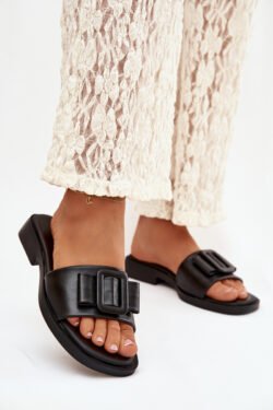 Moteriškos Basutės Su Sagtį Juodos Melivra